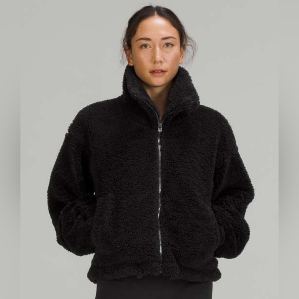 Lululemon Cinchable Zip-Up Fleece. Women’s Size 8 in color Black. NWOT